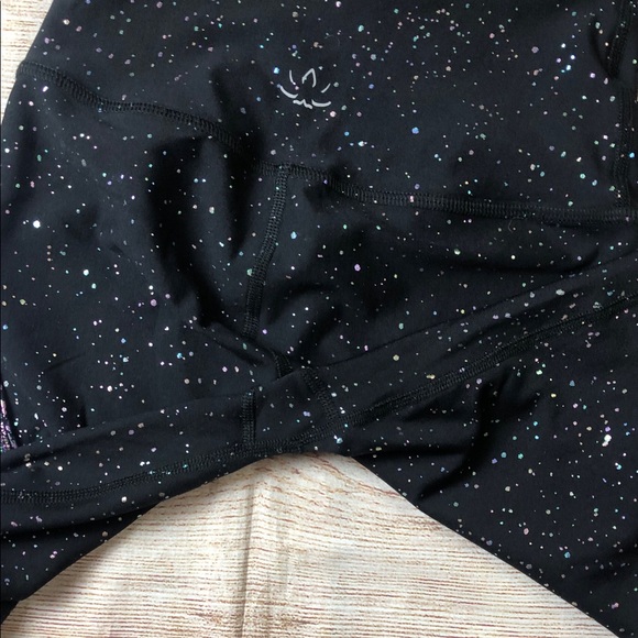 Beyond Yoga Black and Silver Glitter Leggings 💜 - Picture 9 of 9